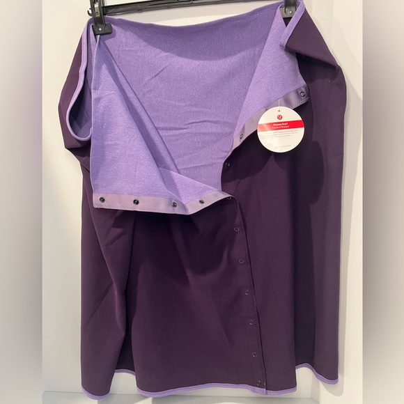 Lululemon Vinyasa Reversible ColorBlock Scarf - Zinfandel Purple/Winter Orchid - Picture 6 of 16